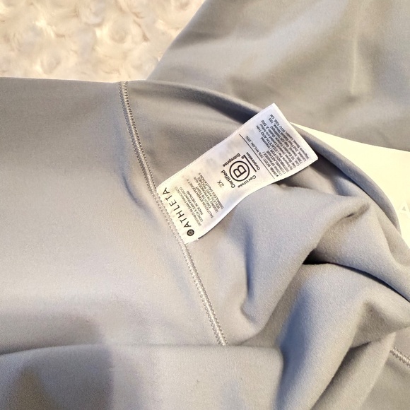 Athleta  SALUTATION STASH POCKET| CINCH 7/8 TIGHTS - Picture 8 of 8